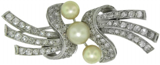 18kt white gold 1940's pearl and diamond  pin