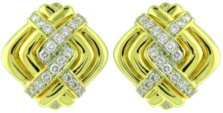 18kt yellow gold square ribbed diamond earrings.
