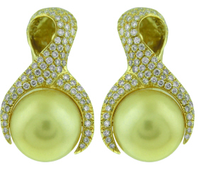 18kt yellow gold diamond and pearl earrings