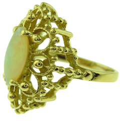 14kt yellow gold opal ring