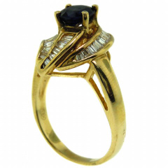 18kt yellow gold sapphire & diamond ring