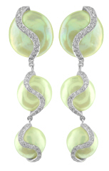 18kt white gold pearl and diamond hanging earrings