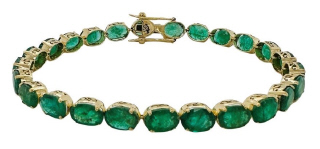 18kt yellow gold 4-prong oval emerald bracelet.
