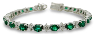 18kt white gold oval emerald and diamond star element bracelet