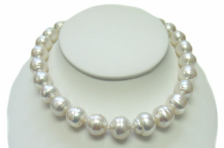 Strand South Sea pearl necklace with rings