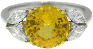18 kt white gold yellow sapphire and diamond ring