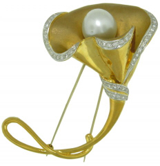 18kt yellow gold diamond & pearl pin